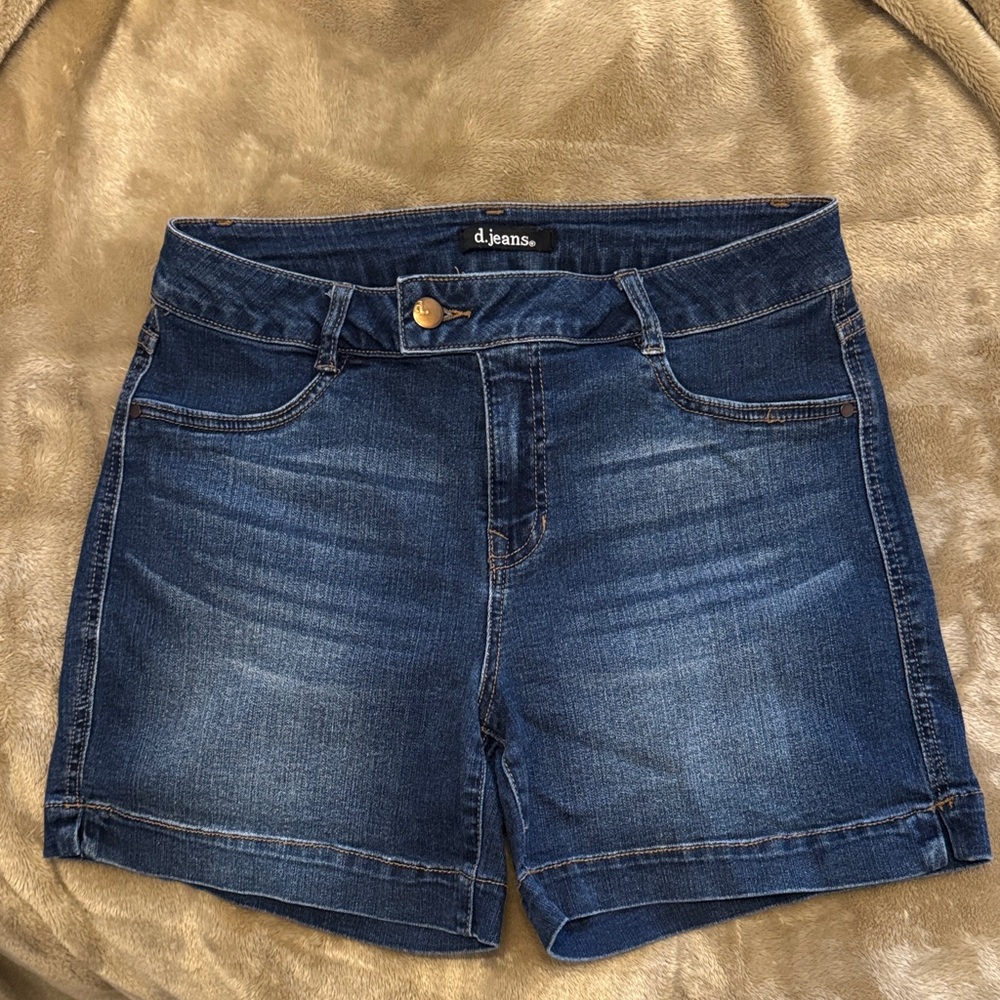 d. jeans Indigo Fade Women's Denim Shorts